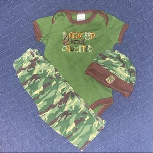 Camo baby outfit (3) piece